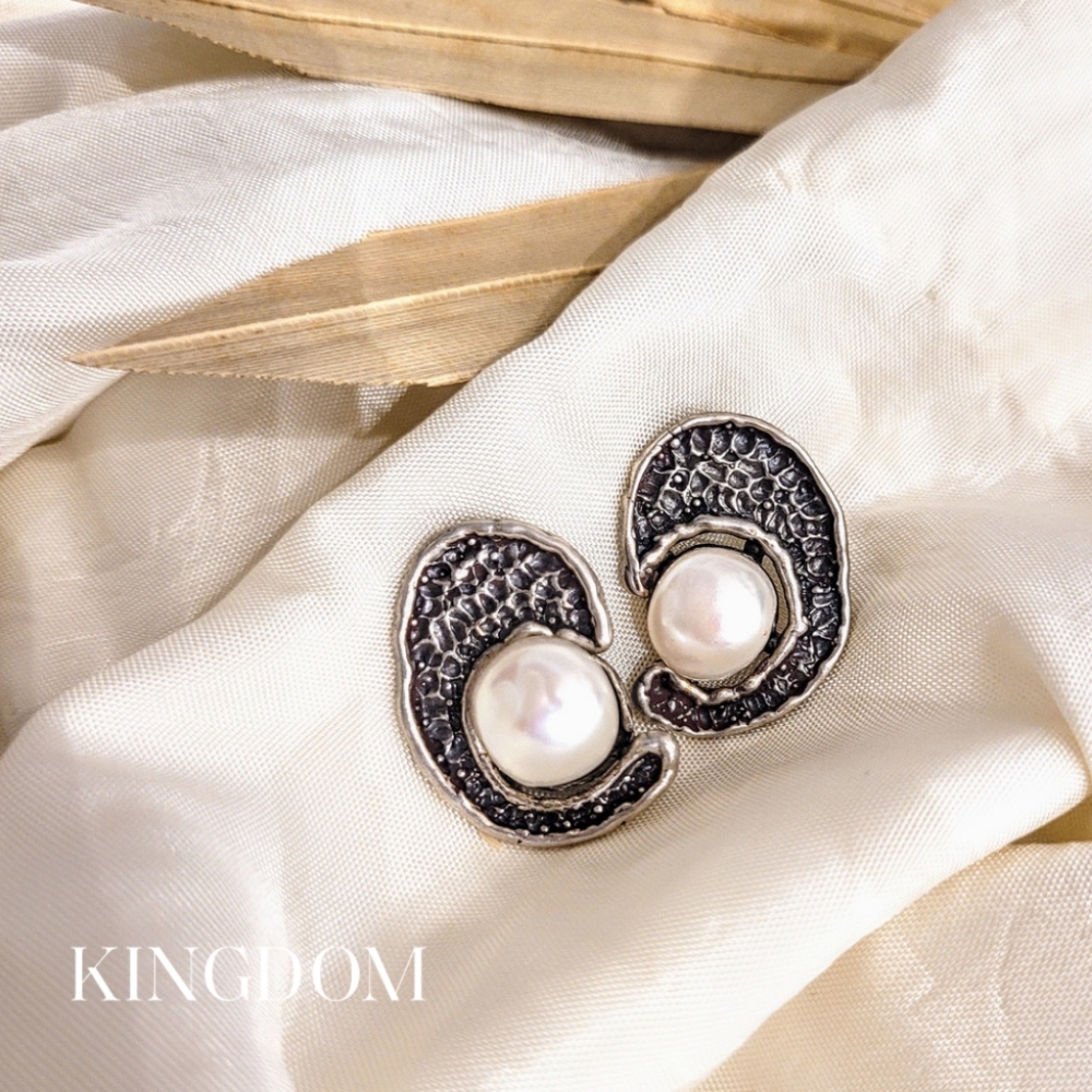Vintage Pearl earrings